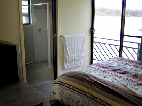 Takeme2 Houseboat - Accommodation in Surfers Paradise 3
