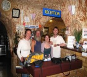 Radeka Downunder Underground Motel And Backpackers Inn - Accommodation in Surfers Paradise 1