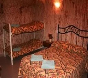 Radeka Downunder Underground Motel And Backpackers Inn - Accommodation in Surfers Paradise 3