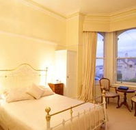 Amberley House - Accommodation in Surfers Paradise