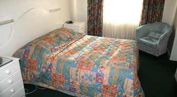 Claremont Hotel Motel - Accommodation in Surfers Paradise 0