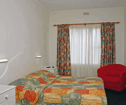 Claremont Hotel Motel - Accommodation in Surfers Paradise 1