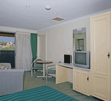 Claremont Hotel Motel - Accommodation in Surfers Paradise 2