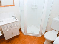 Montgomery's Private Hotel  YHA - Accommodation in Surfers Paradise