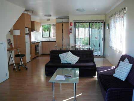 Davey Place Holiday Townhouses - Accommodation in Surfers Paradise 3
