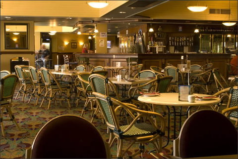 Tower Hotel - Accommodation in Surfers Paradise 2