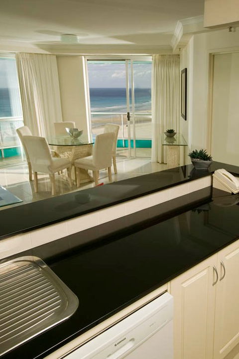 Ocean Plaza Resort - Coolangatta - Accommodation in Surfers Paradise 2