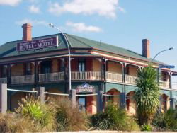 Streaky Bay Hotel Motel - Accommodation in Surfers Paradise 0
