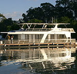 Whitewater Houseboat - Accommodation in Surfers Paradise