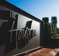 The Houston Wagga - Accommodation in Surfers Paradise