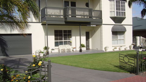 Glenelg Sea-Breeze B&B - Accommodation in Surfers Paradise 0