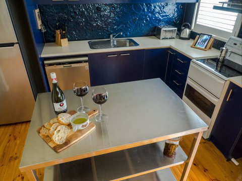 Alice's Palace Ocean Grove - Accommodation in Surfers Paradise 3