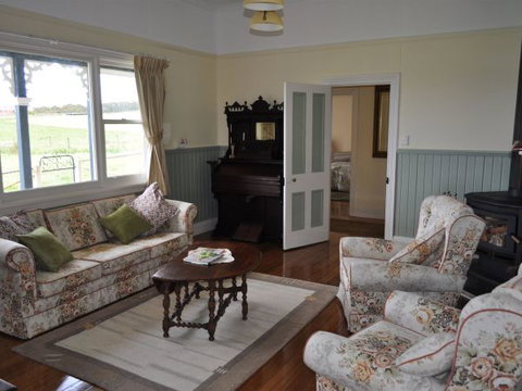 Beth's Cottage Roaring 40s - Accommodation in Surfers Paradise 3