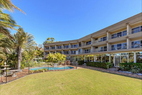 Camelot Motel And Licenced Restaurant - Accommodation in Surfers Paradise 0