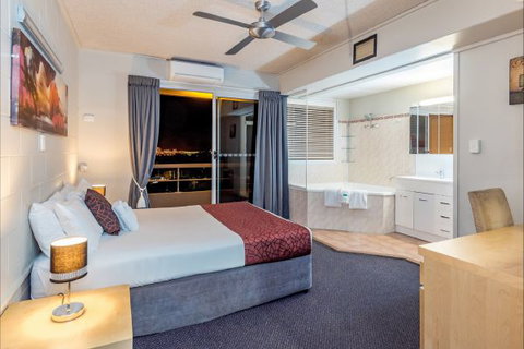 Camelot Motel And Licenced Restaurant - Accommodation in Surfers Paradise 4