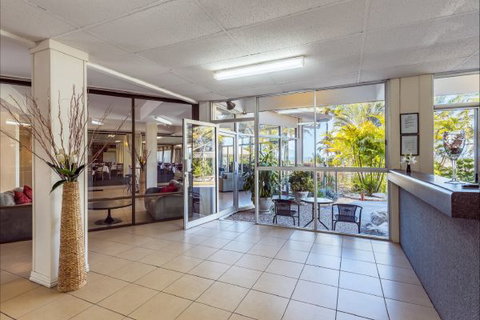 Camelot Motel And Licenced Restaurant - Accommodation in Surfers Paradise 9