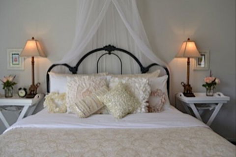 Garden Cottage B And B - Accommodation in Surfers Paradise 0