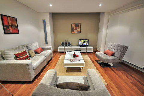 La Loft Apartments - Accommodation in Surfers Paradise 3