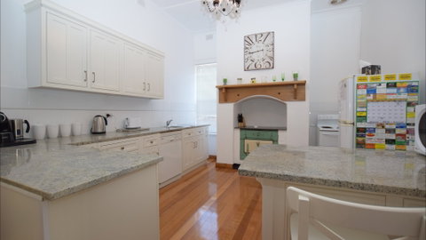 The Provincial Bed & Breakfast - Accommodation in Surfers Paradise 0