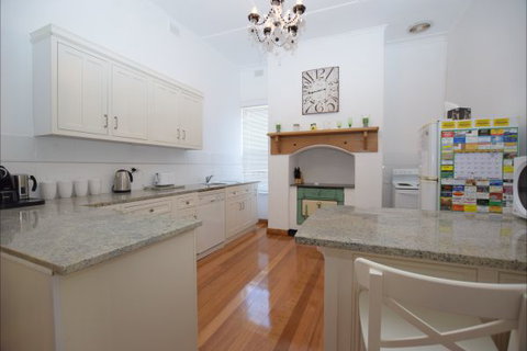 The Provincial Bed & Breakfast - Accommodation in Surfers Paradise 1