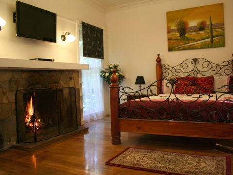 Tudor Cottages Mount Dandenong - Accommodation in Surfers Paradise 0