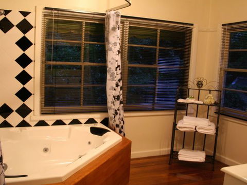 Tudor Cottages Mount Dandenong - Accommodation in Surfers Paradise 1