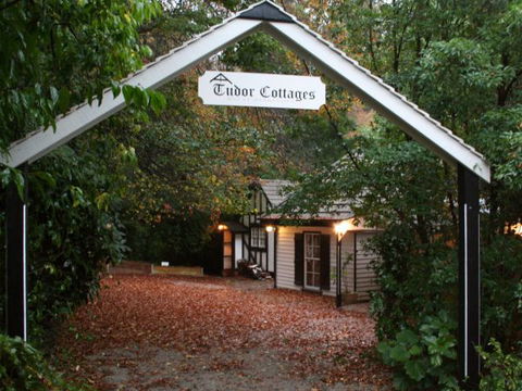 Tudor Cottages Mount Dandenong - Accommodation in Surfers Paradise 2