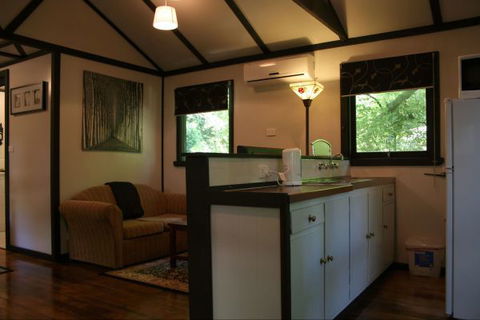 Tudor Cottages Mount Dandenong - Accommodation in Surfers Paradise 7