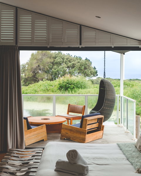 Caves Coastal Bar And Bungalows - Accommodation in Surfers Paradise 1