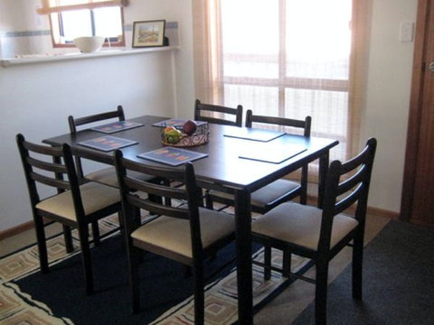 Laubelna's - Accommodation in Surfers Paradise 2