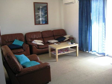 Laubelna's - Accommodation in Surfers Paradise 3