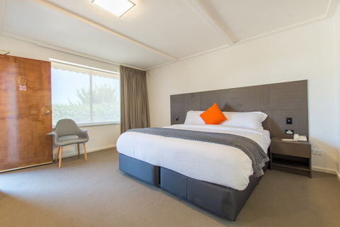 Mick O'Shea's - Accommodation in Surfers Paradise 1