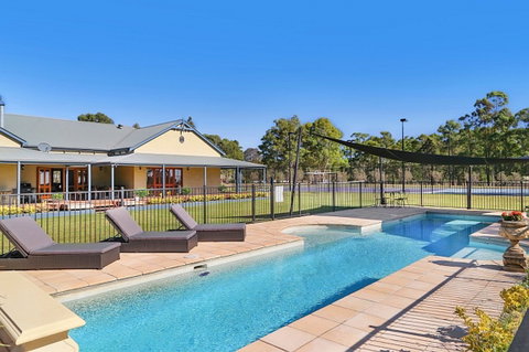 Stonegate - Accommodation in Surfers Paradise 1