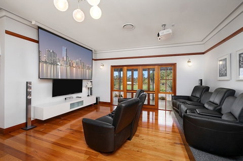 Stonegate - Accommodation in Surfers Paradise 5