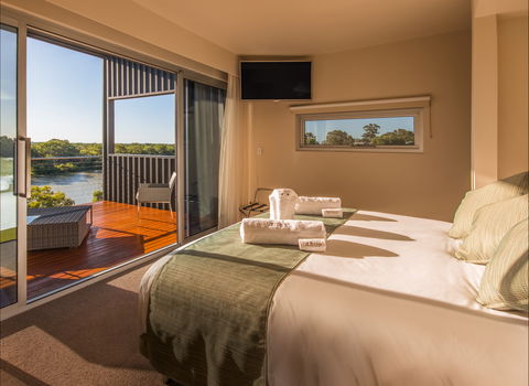 The Frames - Luxury Riverland Accommodation - Accommodation in Surfers Paradise 2
