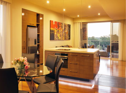 The Frames - Luxury Riverland Accommodation - Accommodation in Surfers Paradise 4