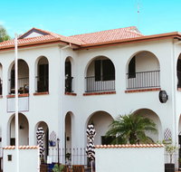 The Med Crescent Head - Accommodation in Surfers Paradise