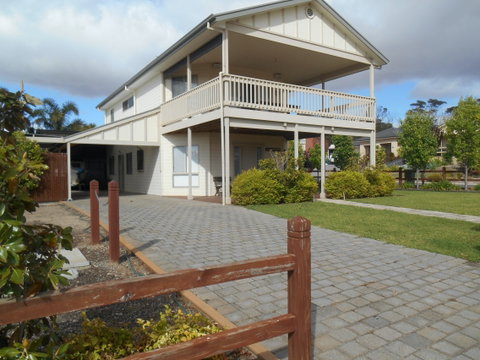 The Breezeway - Accommodation in Surfers Paradise 0