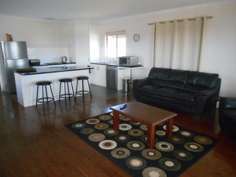 The Breezeway - Accommodation in Surfers Paradise 1