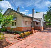Crisp Street Cottage - Accommodation in Surfers Paradise