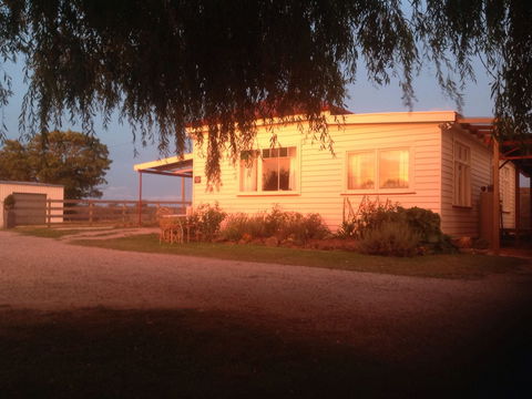 Fairview Bed And Breakfast Cottage - Accommodation in Surfers Paradise 1
