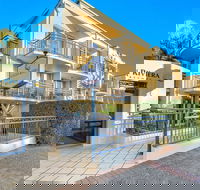 Golden Riviera Beach Resort - Accommodation in Surfers Paradise