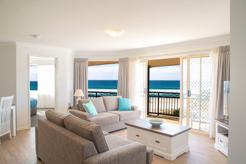 Golden Riviera Beach Resort - Accommodation in Surfers Paradise 2