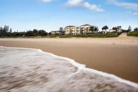 Golden Riviera Beach Resort - Accommodation in Surfers Paradise 5