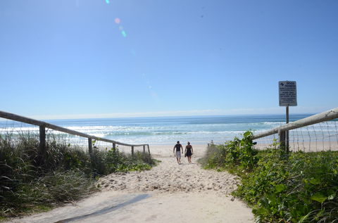 Golden Riviera Beach Resort - Accommodation in Surfers Paradise 6