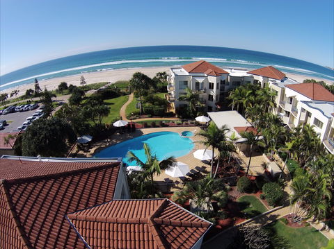 Golden Riviera Beach Resort - Accommodation in Surfers Paradise 8