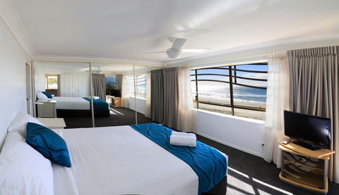 Golden Riviera Beach Resort - Accommodation in Surfers Paradise 9