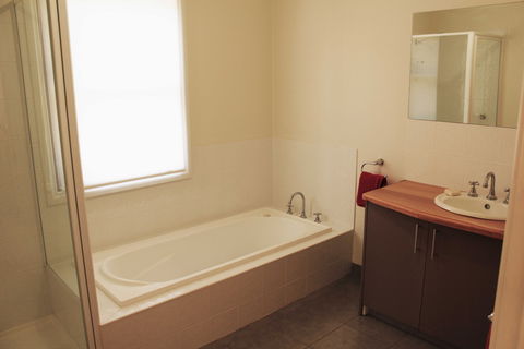 King Valley Lodge - Accommodation in Surfers Paradise 2