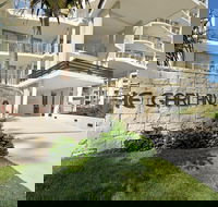 St George's Defence Holiday Suites incorporating The Garland Luxury Apartments - Accommodation in Surfers Paradise