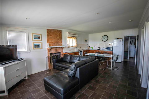 731 East Front Road Via Mannum -River Shack Rentals - Accommodation in Surfers Paradise 1